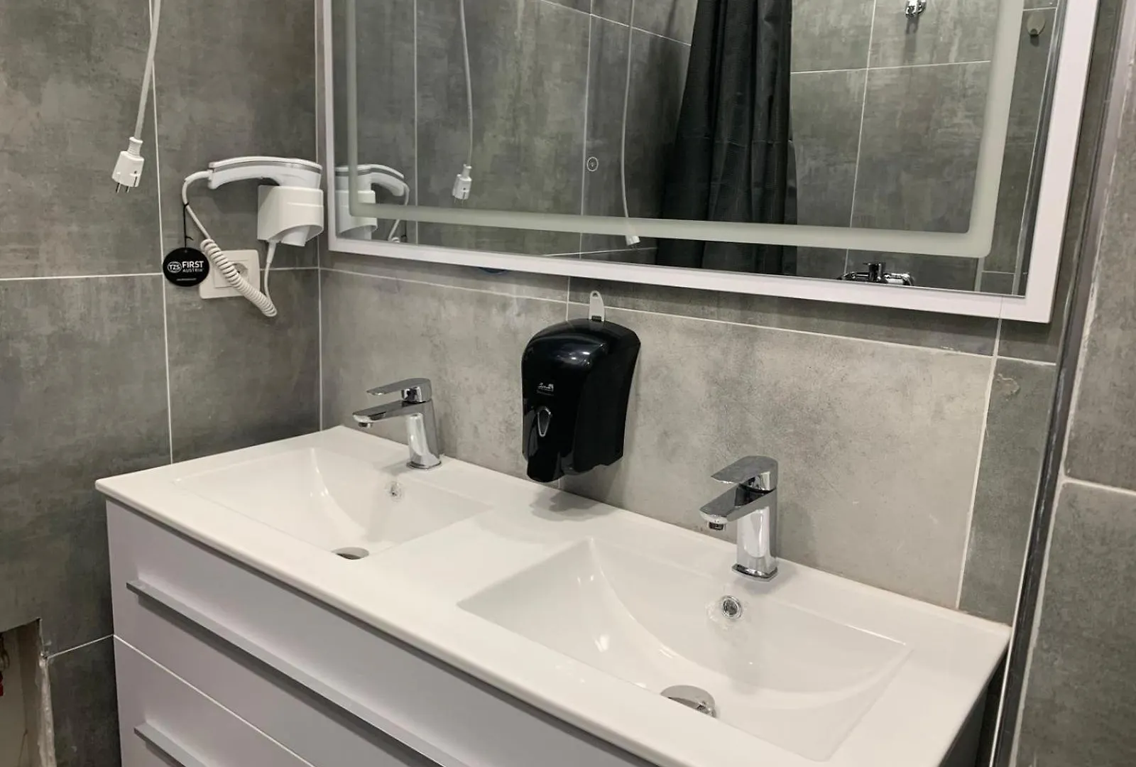 Hotel Kapsul Vlorë 0*,  Albania