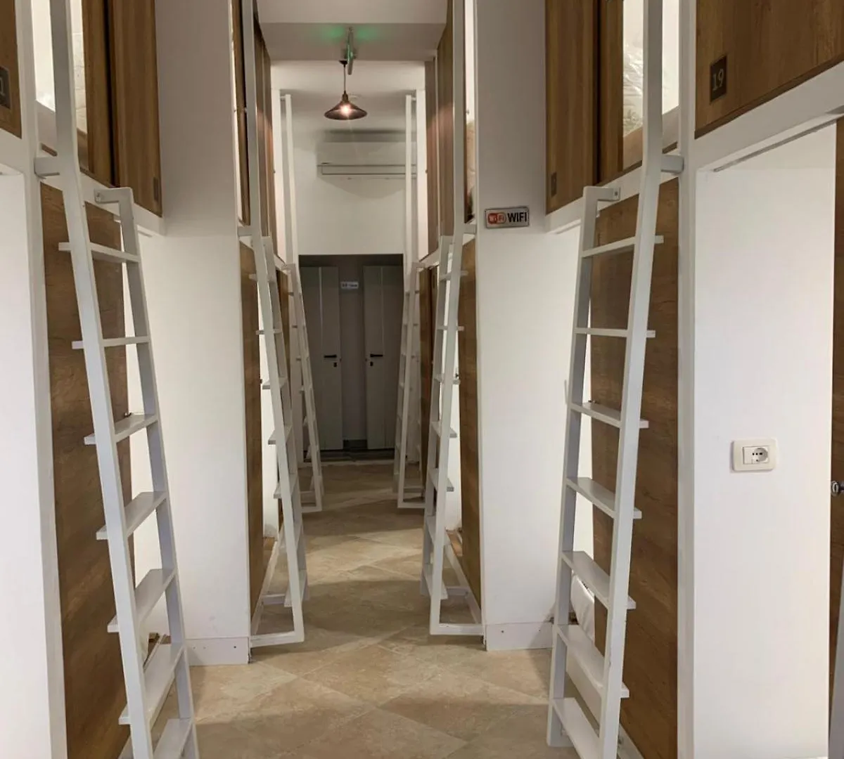 Capsule hotel Hotel Kapsul Vlore